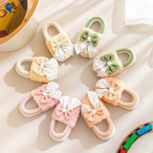 chausson enfant mignon
