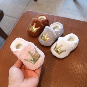 chaussons bébé couronne