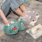 chaussons en forme de monstre vert