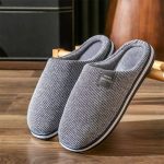 chaussure d'intérieur homme rayée