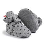 chaussure en textile bébé à scratch